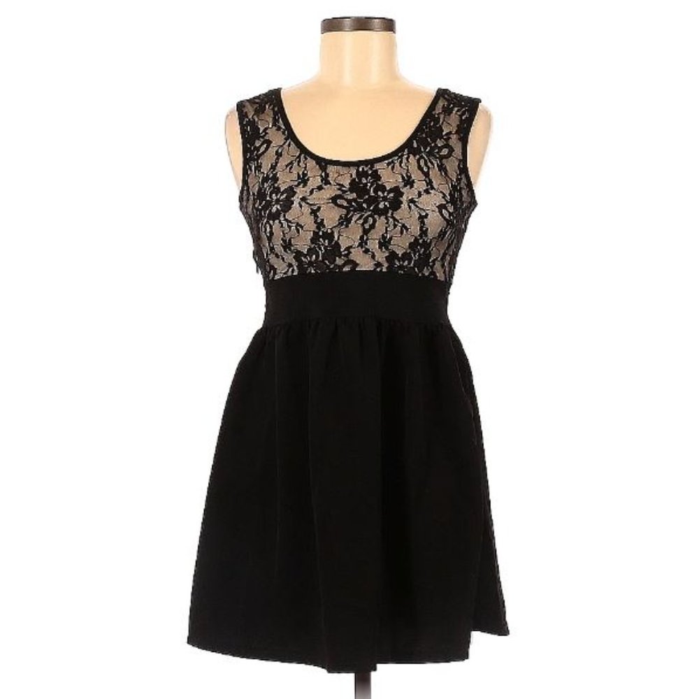 Mini Silhouette Lace Dress